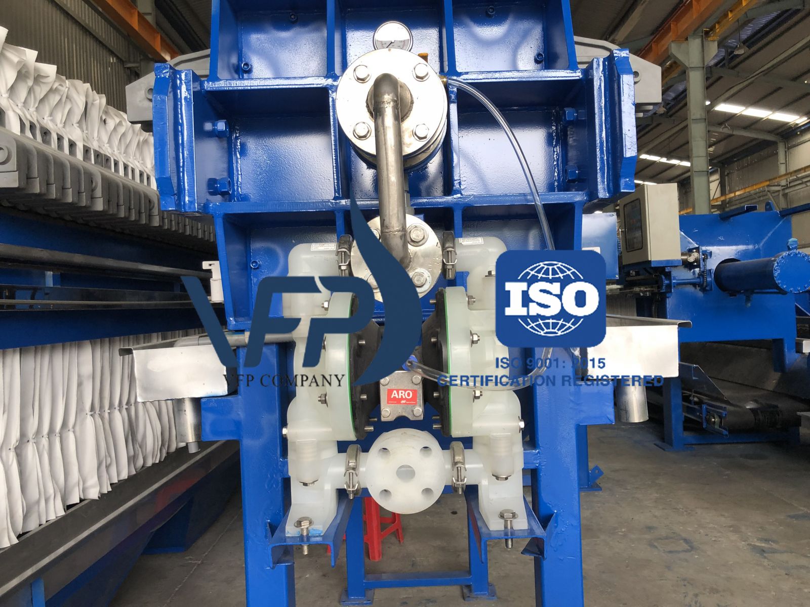 Bơm màng aro tại kho xưởng công ty Đại Đồng Tiến Phát