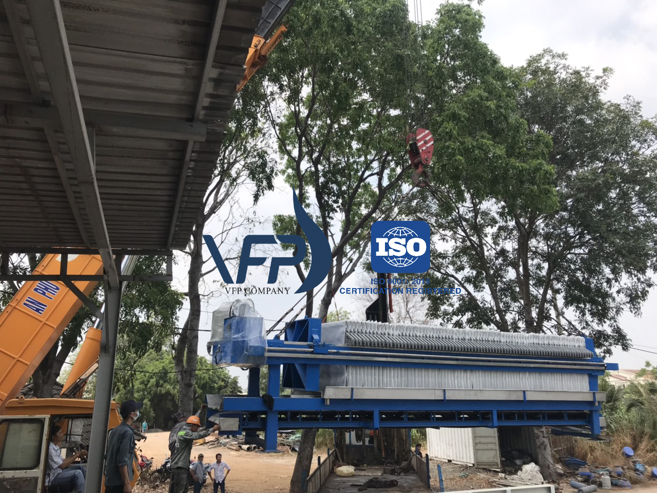 may-ep-loc-khung-ban-ung-dung-khai-dong