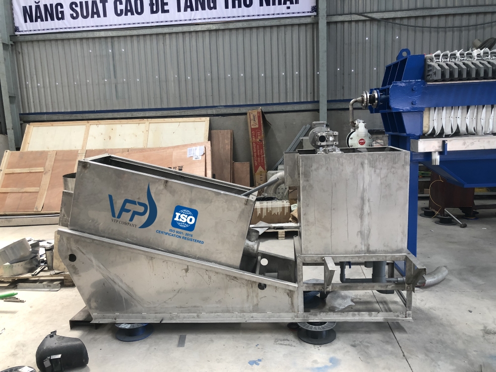 Máy ép bùn trục vít Công Ty TNHH SX Máy Ép Lọc VINA